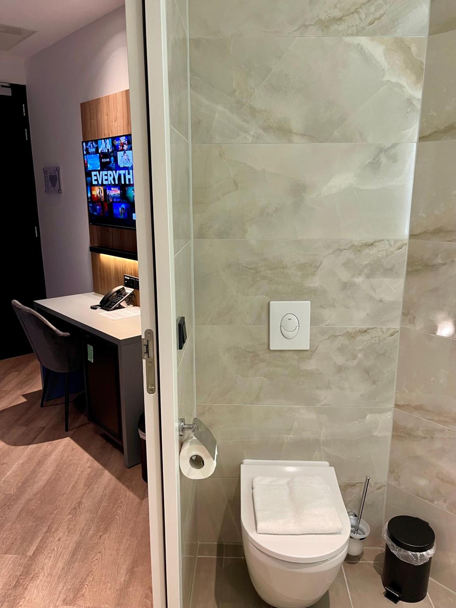 Ozo Hotels Antares Airport Hoofddorp Exteriör bild
