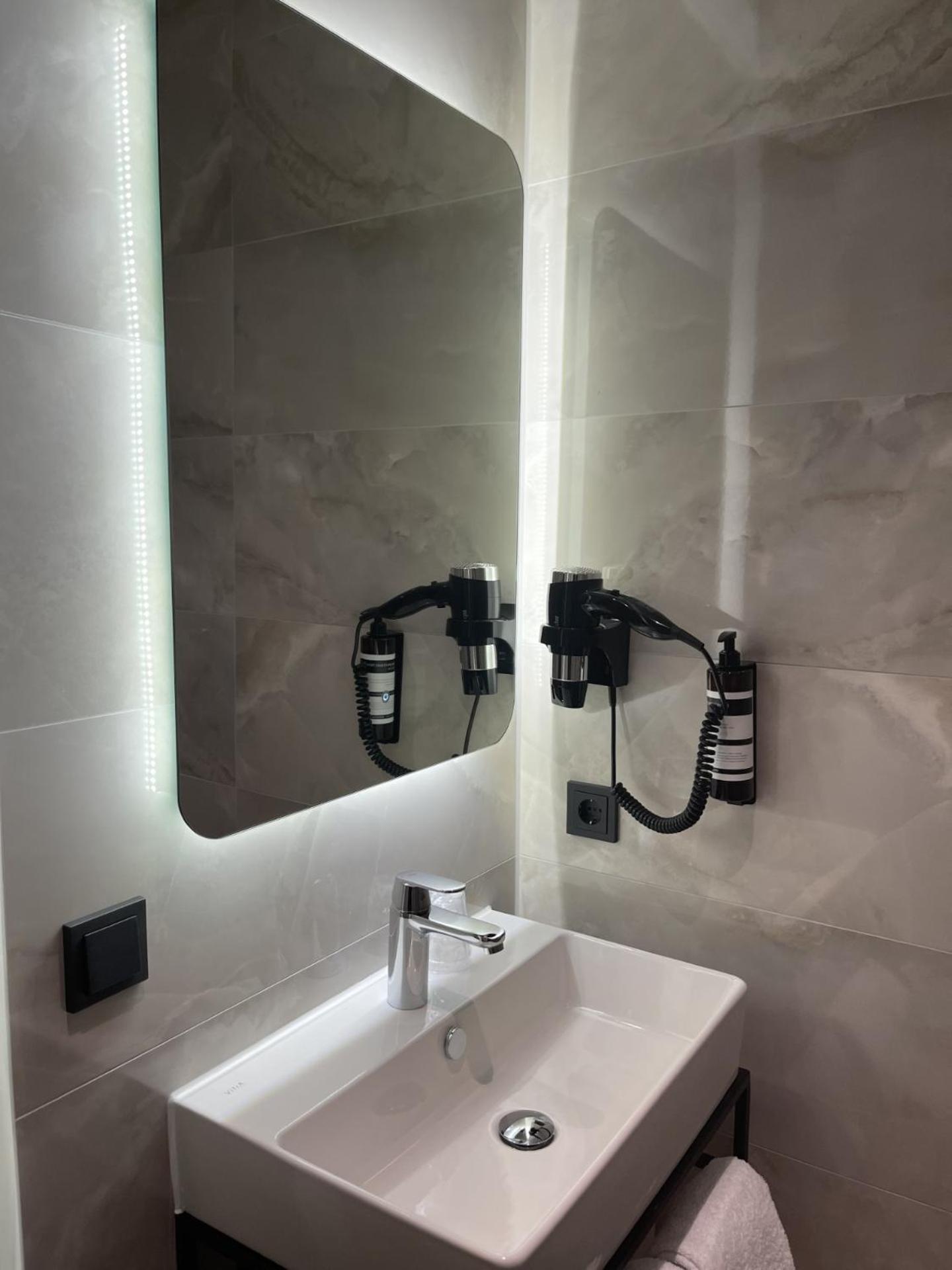 Ozo Hotels Antares Airport Hoofddorp Exteriör bild
