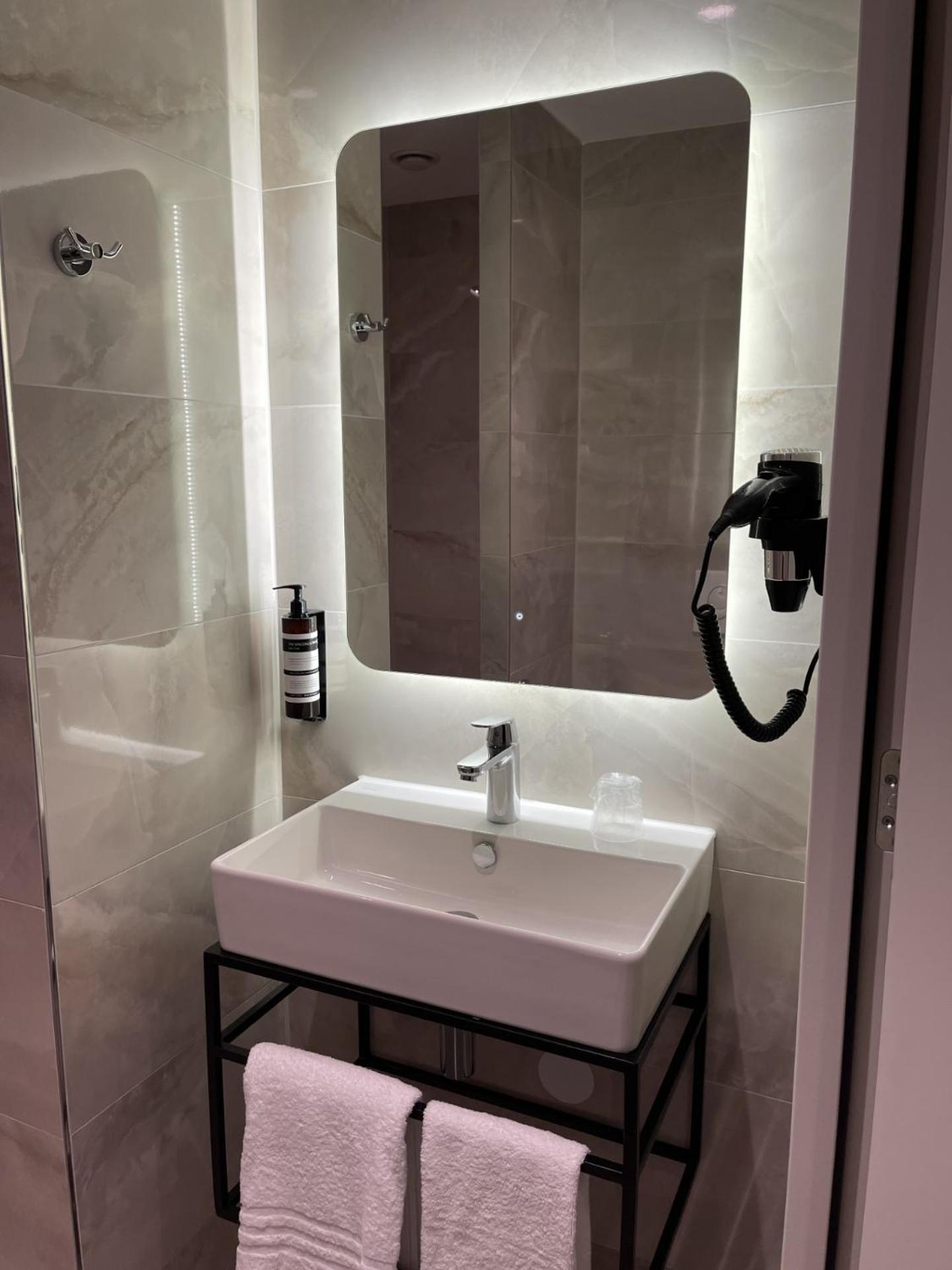 Ozo Hotels Antares Airport Hoofddorp Exteriör bild